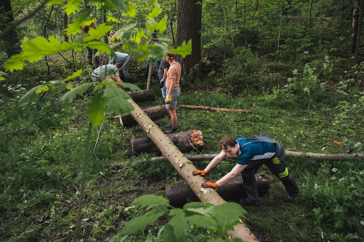 V Česku odstartoval celorepublikový dobrovolnický projekt na opravu turistických cest - Stezky z lásky