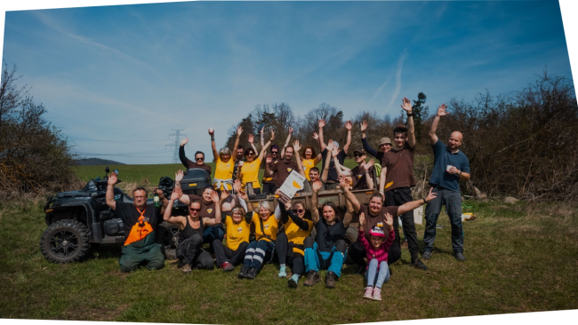 Projekt Stezky z lásky zahajuje již čtvrtou sezónu. Dobrovolníci opraví atraktivní turistické trasy napříč Českem